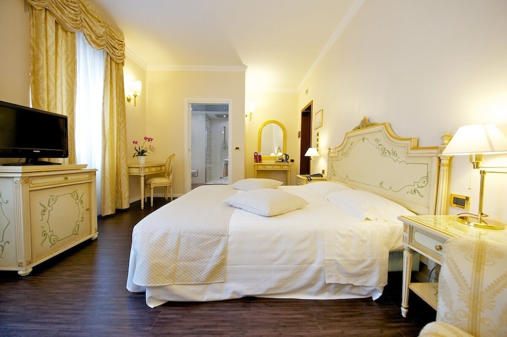 Deluxe Room, 1 Double Bed - Photo 5