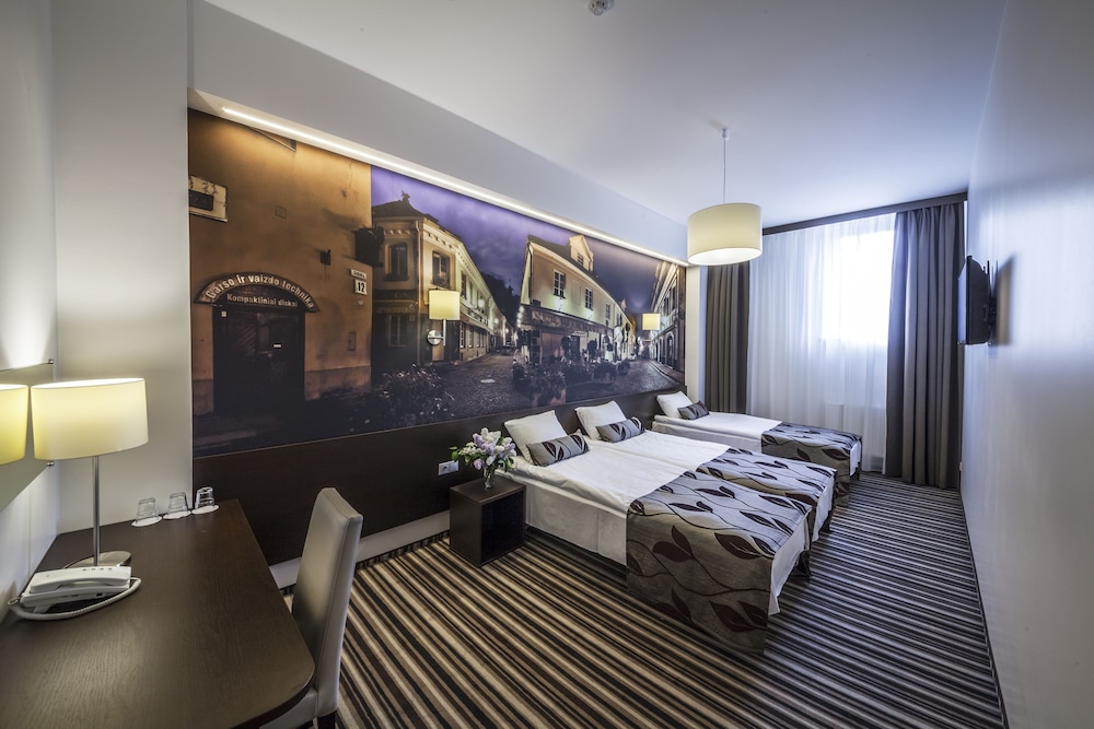 Deluxe Double Room, 1 Queen Bed, Private Bathroom photo 3