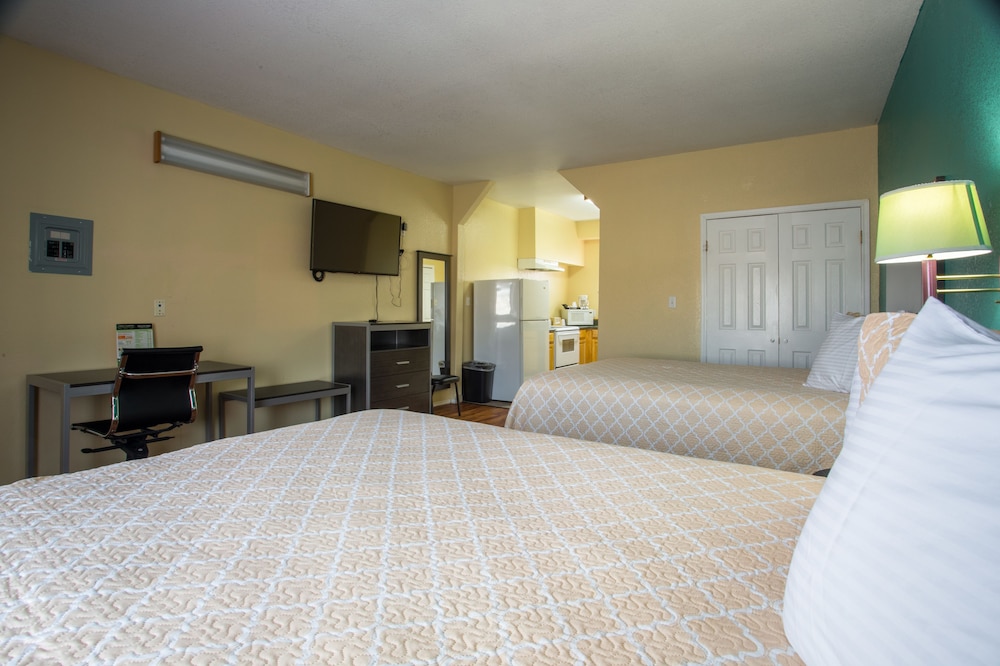 Suite, Two Queen Beds - Photo 2