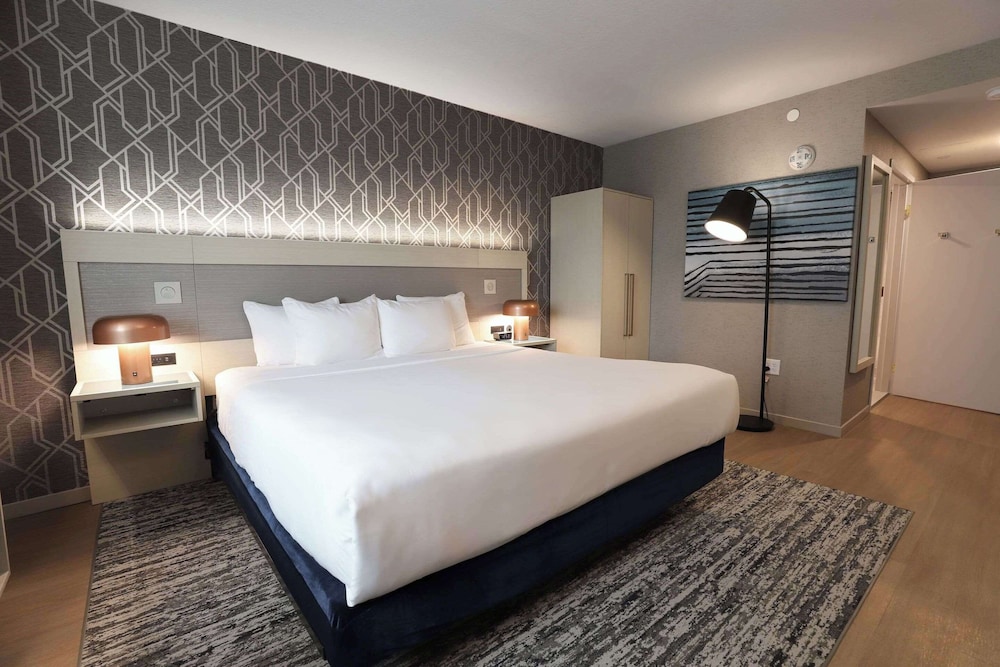 Room, 1 King Bed, Accessible, Non Smoking - Photo 2