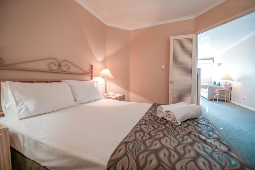 Standard Apartment, 1 Bedroom, Non Smoking (Walk In Shower) - Photo 3