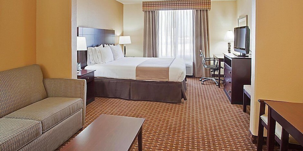 Suite, 1 King Bed - Photo 2