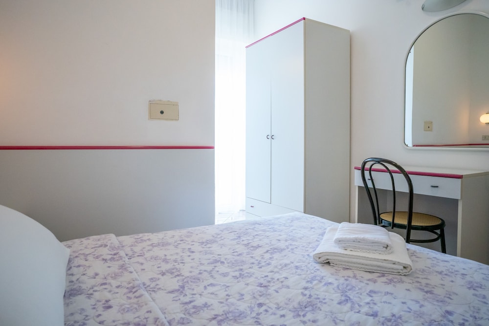 Standard Double Room Single Use photo 3