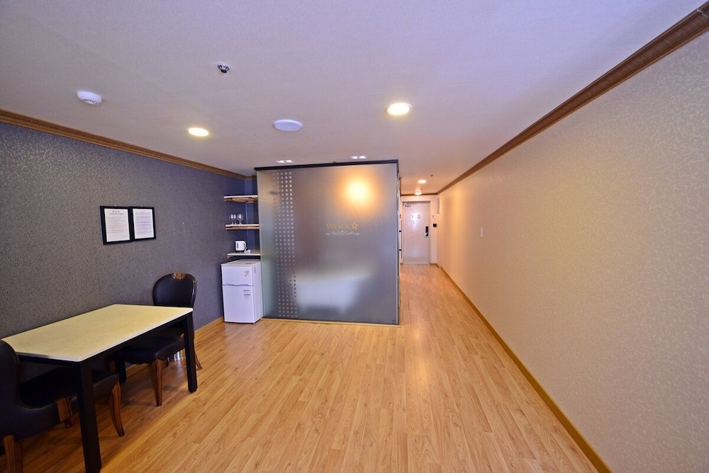 Suite Hotel photo 2