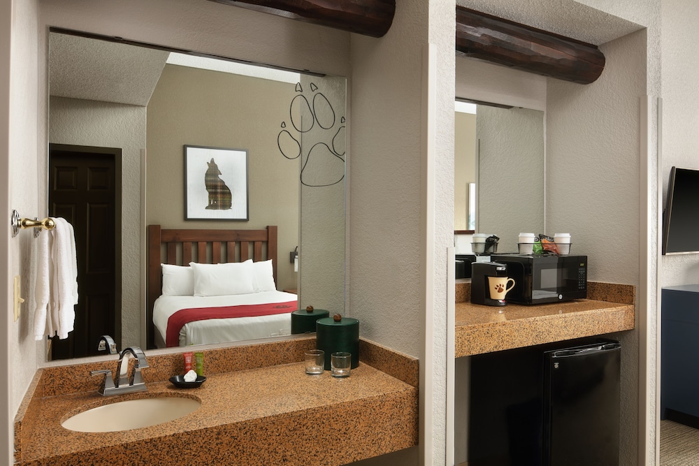 Kid Kamp Suite - Water Park Included photo 2