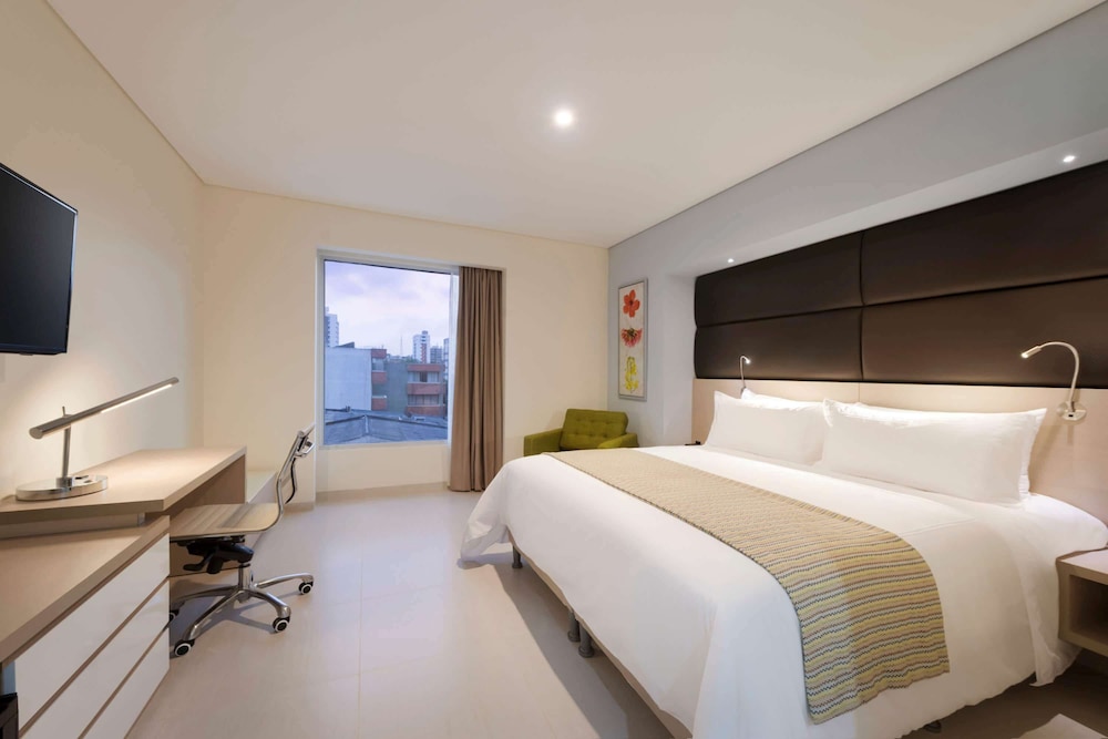 Standard Room, 1 King Bed photo 1