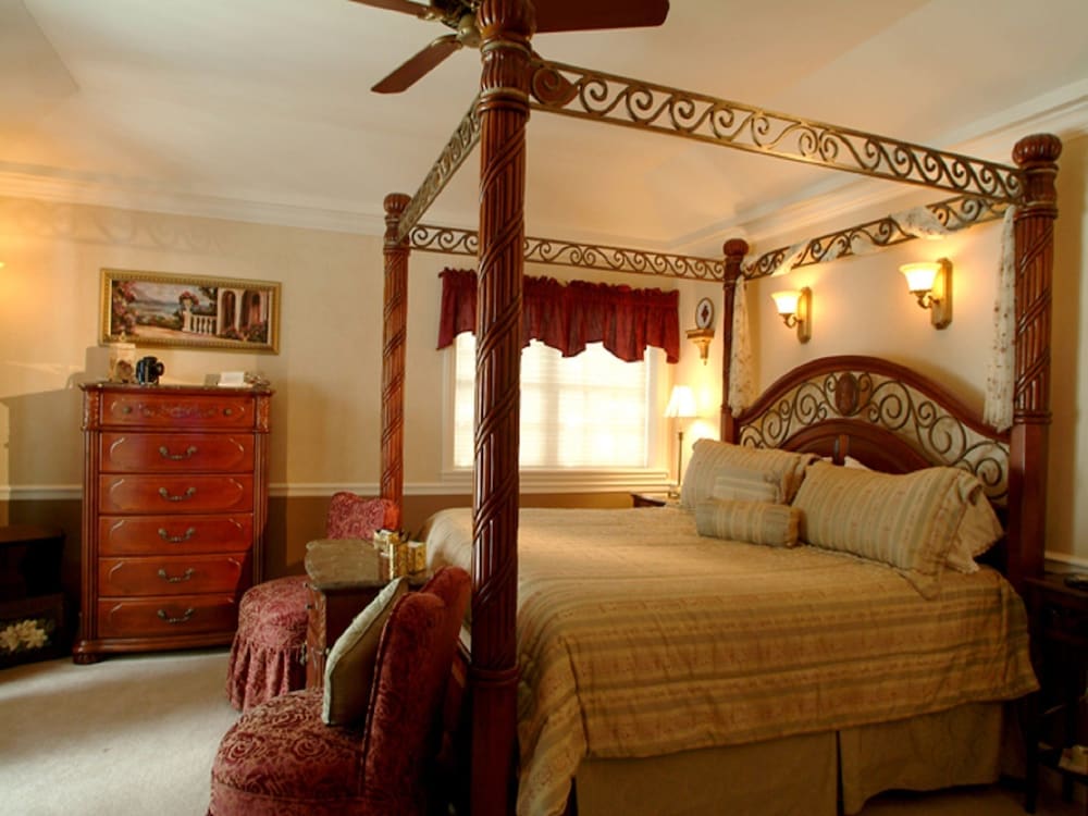 Suite, Balcony, Lake View photo 3