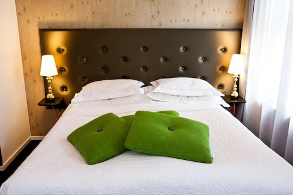 M - plenty of space for one or for two (king size bed of 180 cm) - Photo 6
