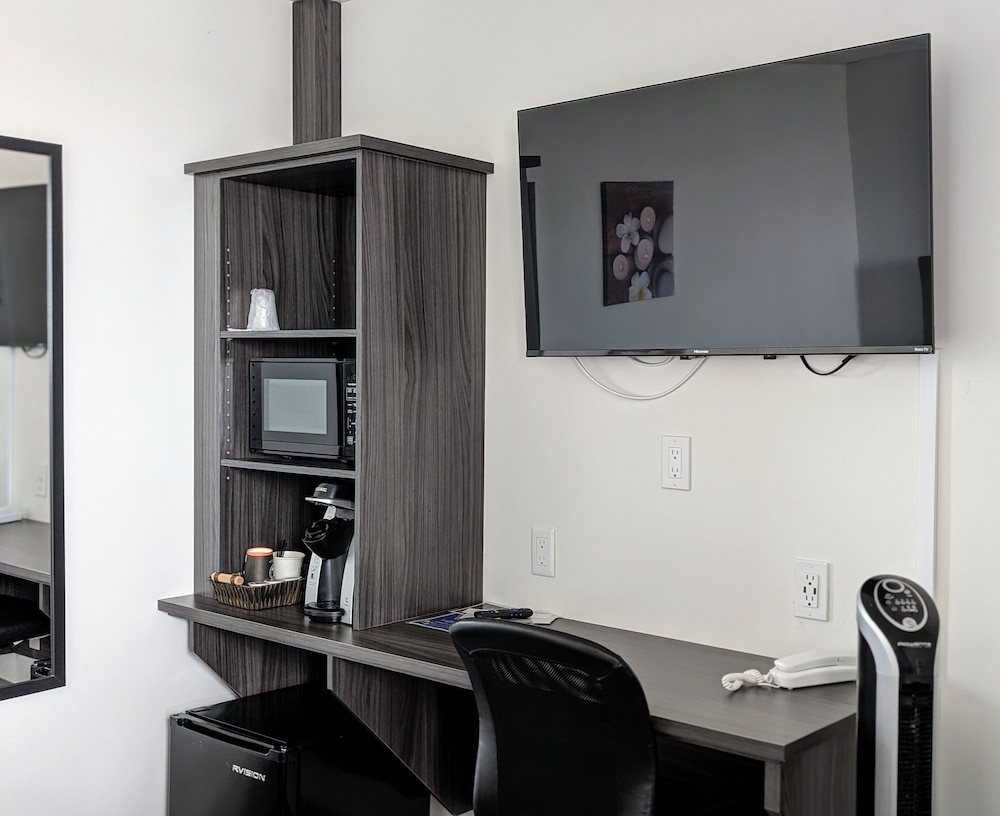 Standard Room, 1 Queen Bed photo 2