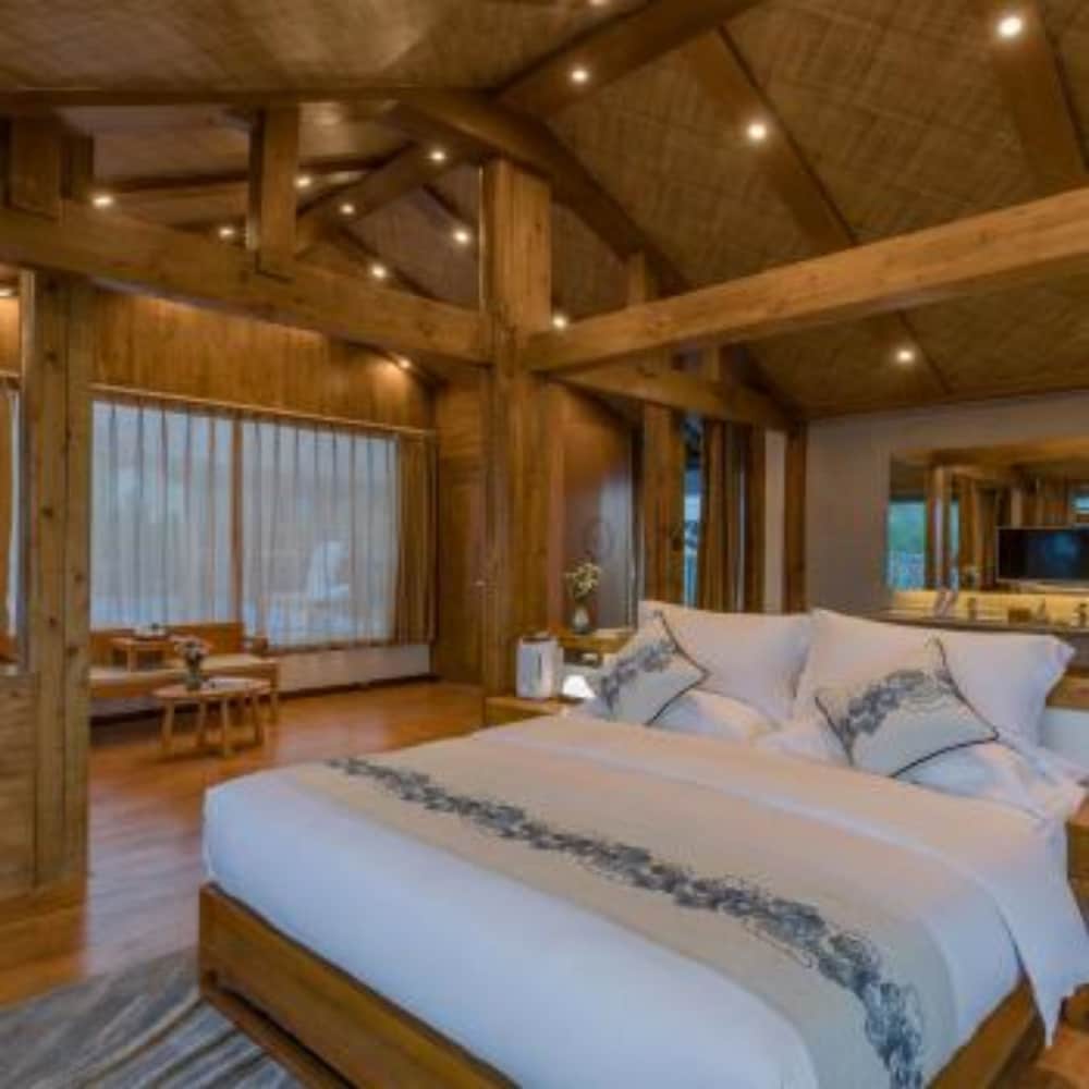 Luxury Suite (Mainland Chinese Citizen Only)