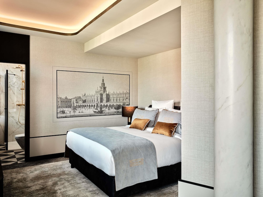 Suite, 1 King Bed photo 3