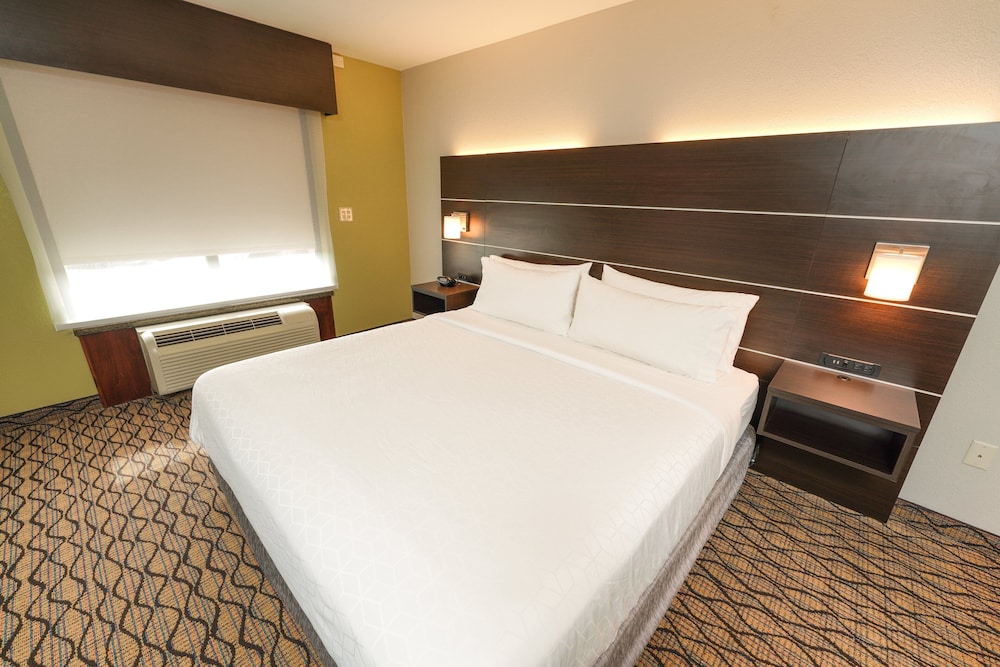Suite, 1 King Bed, Accessible (Communications, Mobility)