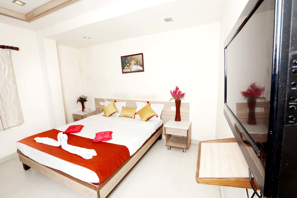Family Suite, 1 King Bed, City View