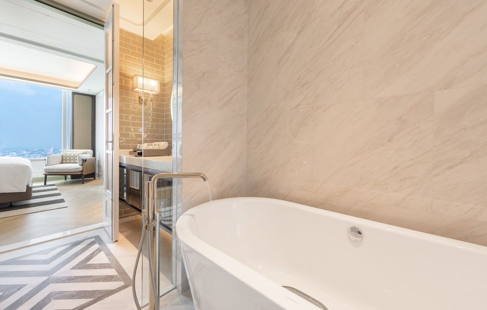 Premium Two Bedroom Suite with Lounge Access