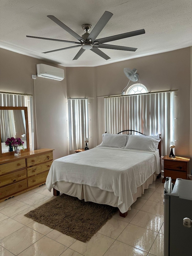 Villa photo 3