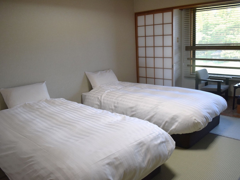 Japanese-style Twin Room, Non Smoking (with 8 Tatami, No Bath) photo 3