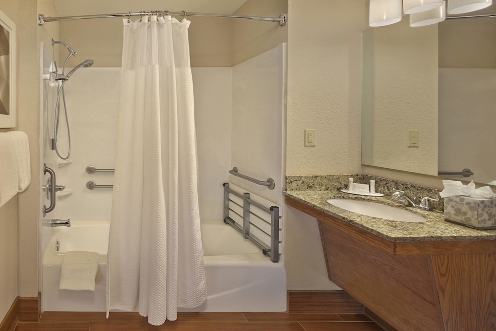 Suite, 2 Bedrooms (Mobility/Hearing Accessible, Tub)