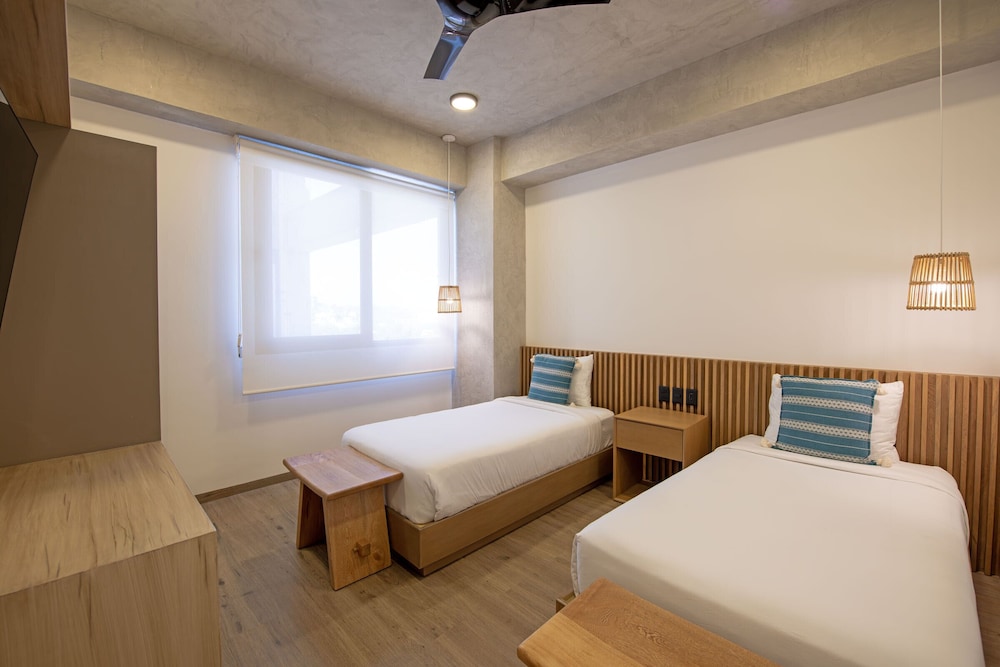 Deluxe Condo, 2 Bedrooms, Beach View 506