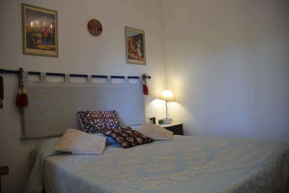 Family Quadruple Room, 2 Bedrooms, Private Bathroom, Garden View photo 2