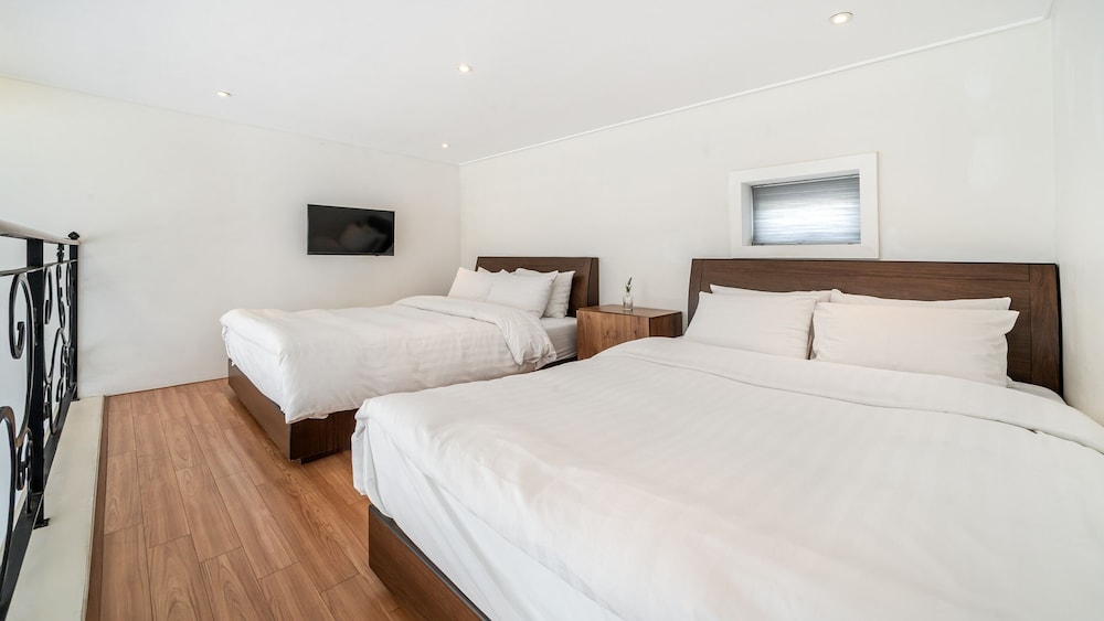 Basic Room, 1 Bedroom (C102(Private BBQ)) photo 3