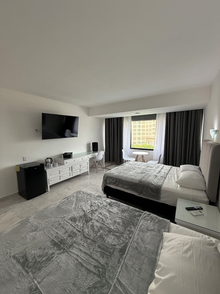 Premium Quadruple Room, 2 Double Beds, Garden View, Beachfront