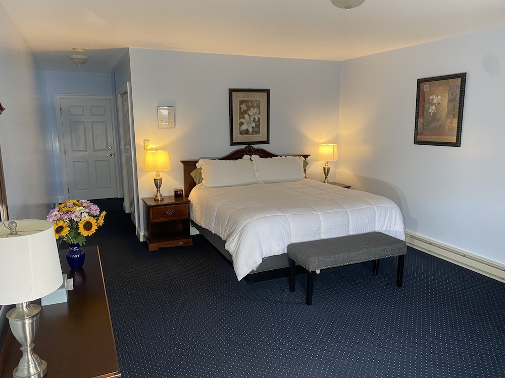 Deluxe Room, 1 King Bed, Jetted Tub photo 1