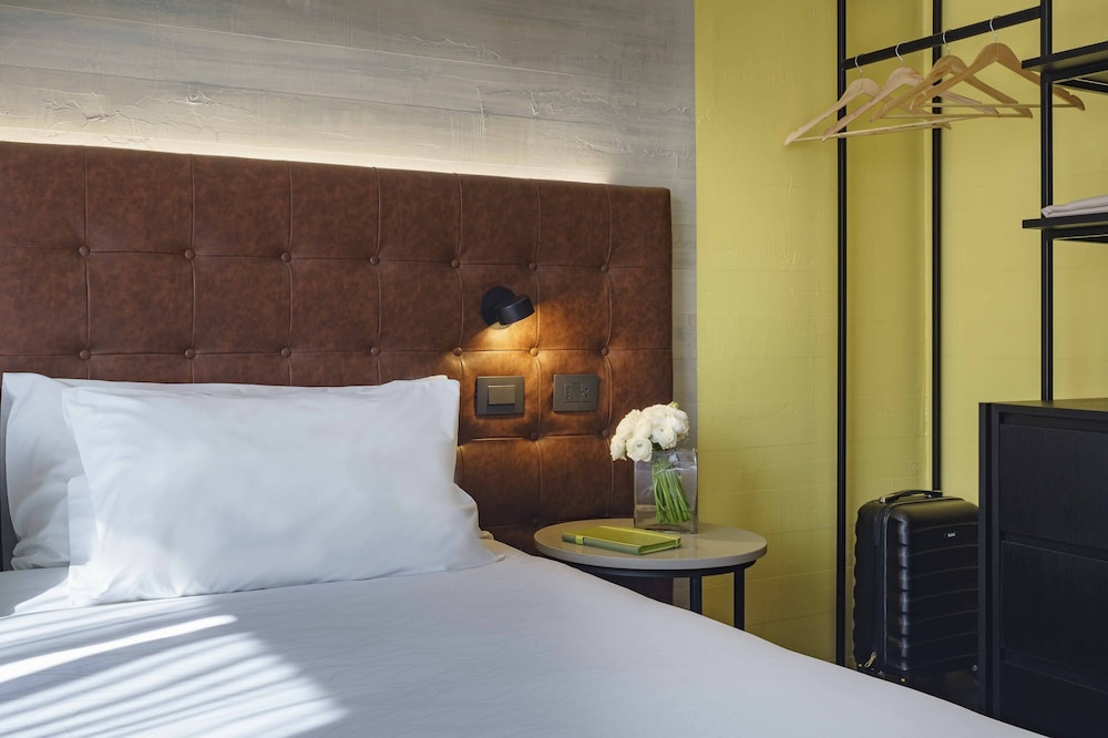 Junior Suite, 1 King Bed - Photo 2