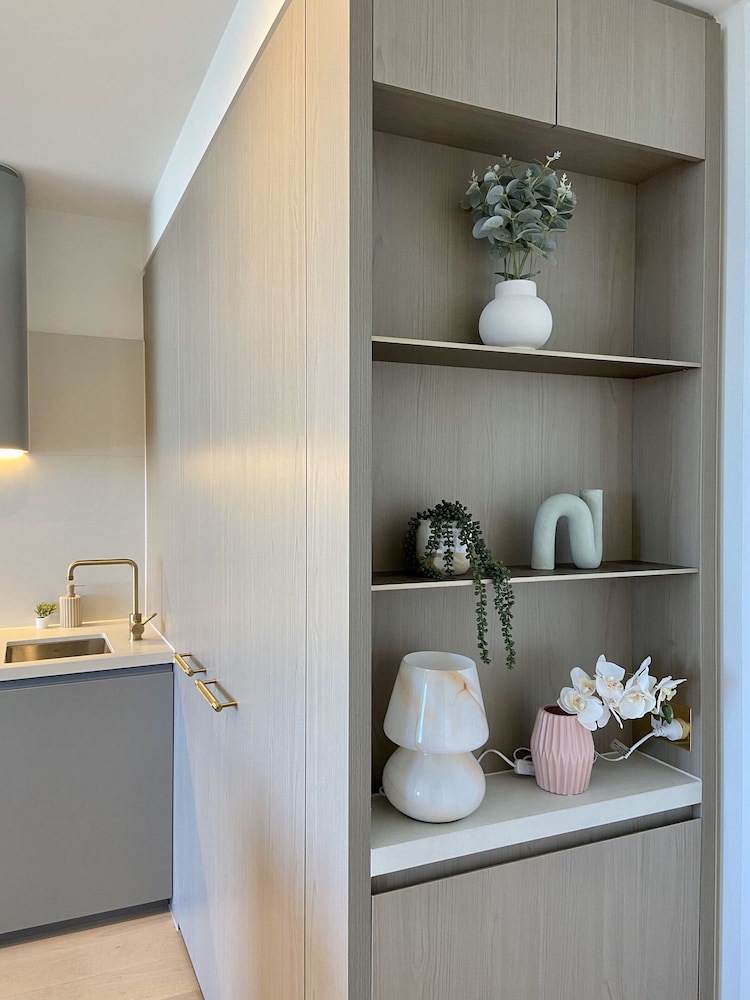 Design Apartment, 2 Bedrooms, Pool Access, City View photo 2