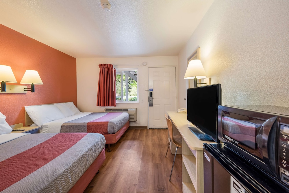 Standard Room, 2 Double Beds, Non Smoking, Refrigerator & Microwave photo 1