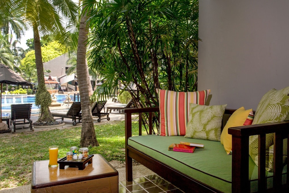 Tropical Deluxe Pool Access Twin thumbnail 5