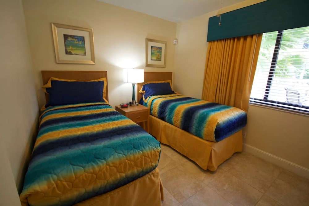Condo, 2 Bedrooms, Pool View photo 3