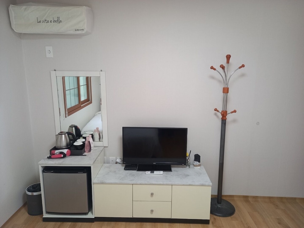 Double Single Room - Photo 14