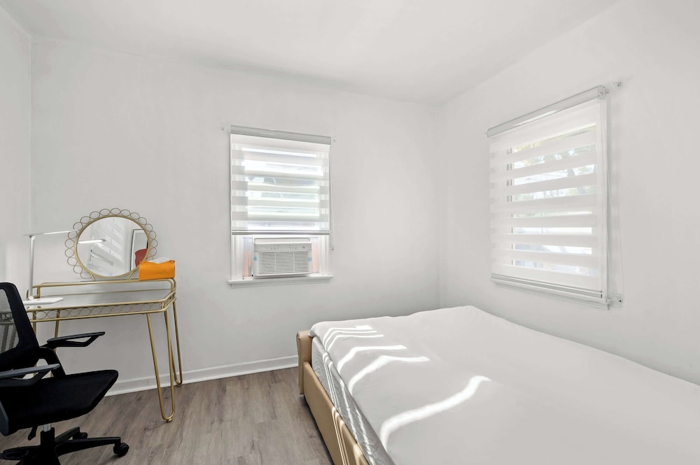 House, 2 Queen Beds, Patio, Garden View (309 Alhambra)