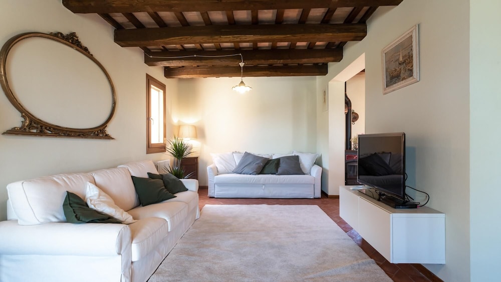 Villa photo 2