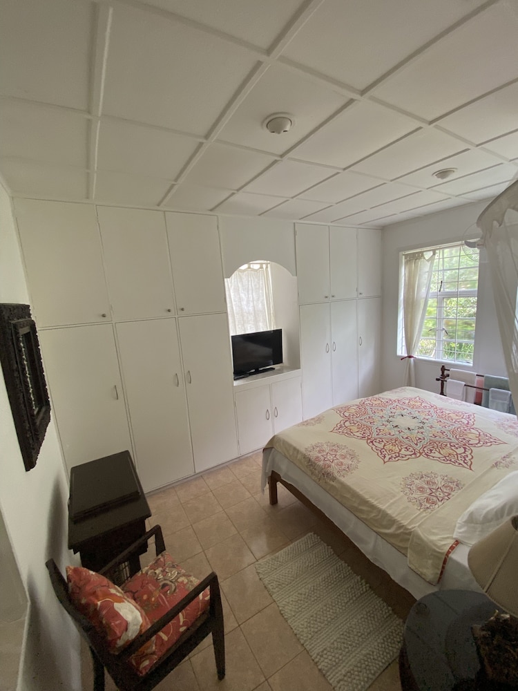 The Amber Suite in Hummingbird Apt