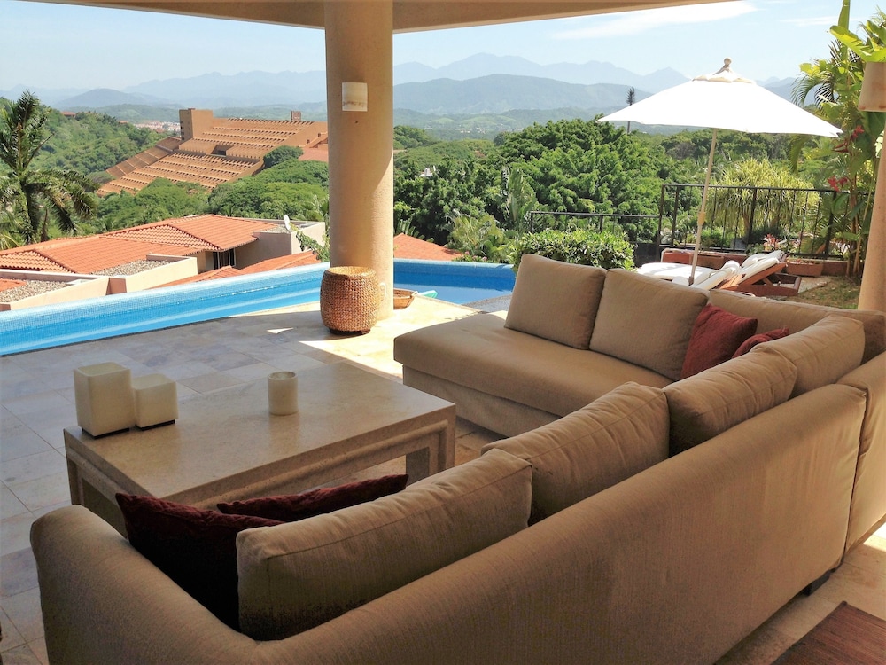 Family Townhome, 3 Bedrooms, Ocean View photo 2