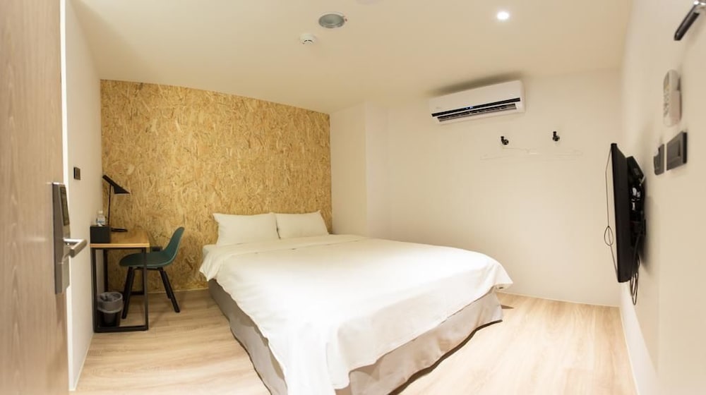 Standard Double Room, No Windows photo 1