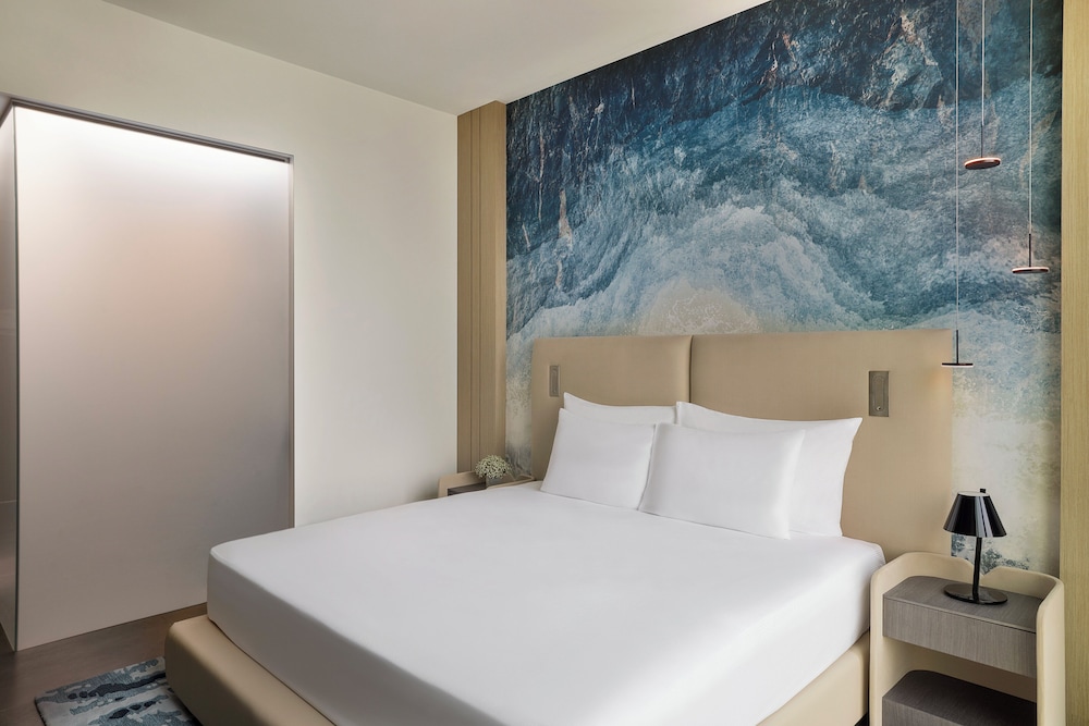 Deluxe Room, 1 King Bed
