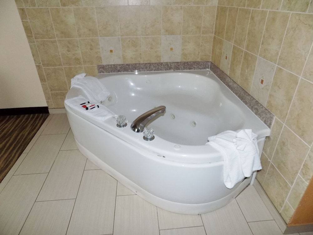 Suite, 1 King Bed, Jetted Tub photo 2