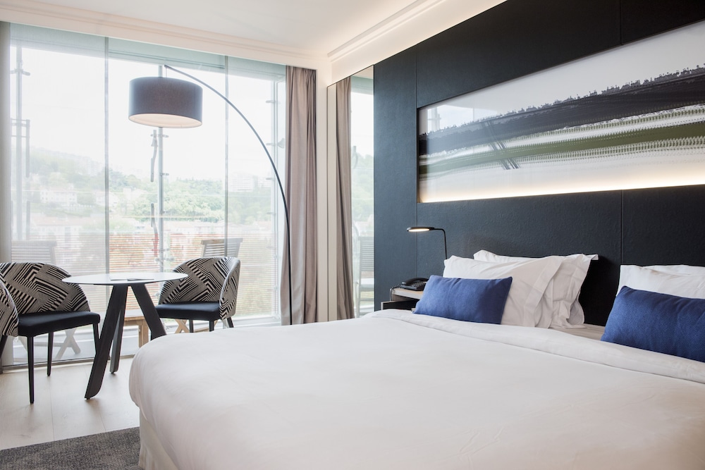 Deluxe Room - Photo 2