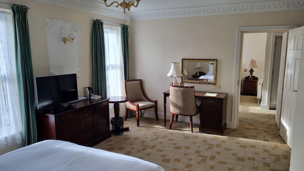 Connecting Room