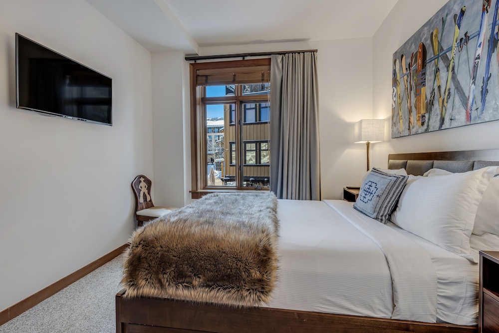 Luxury Condo, 2 Bedrooms photo 3