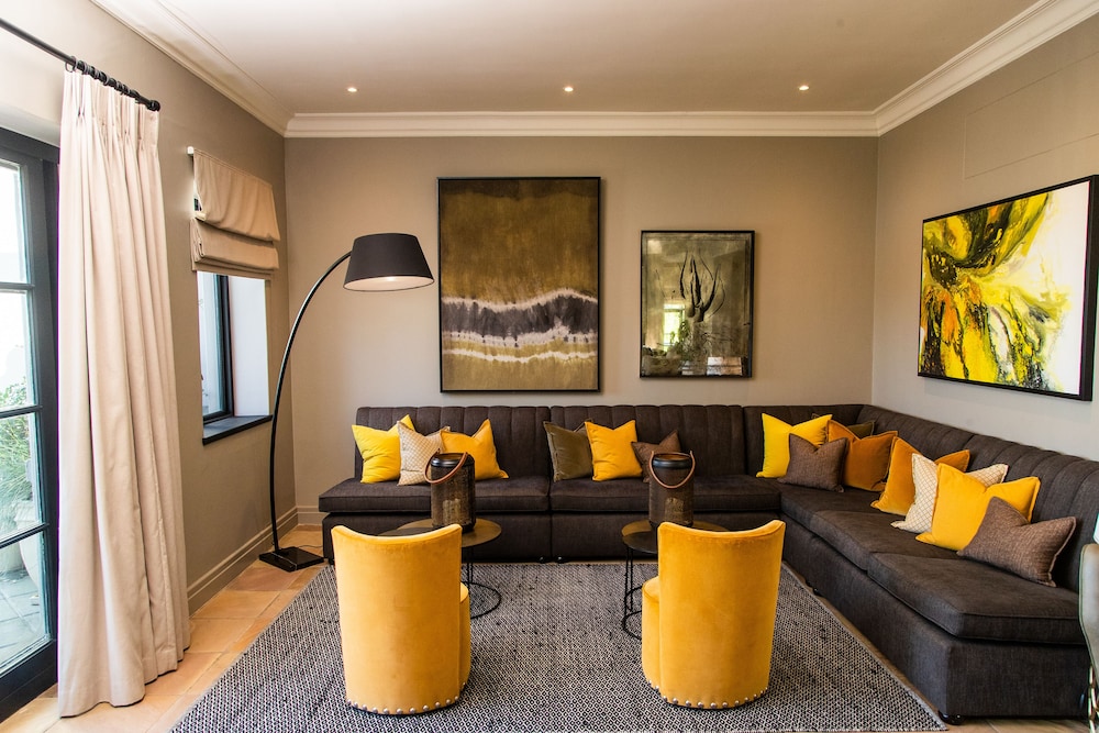 Superior Studio Suite, 2 Double Beds, Garden View photo 3