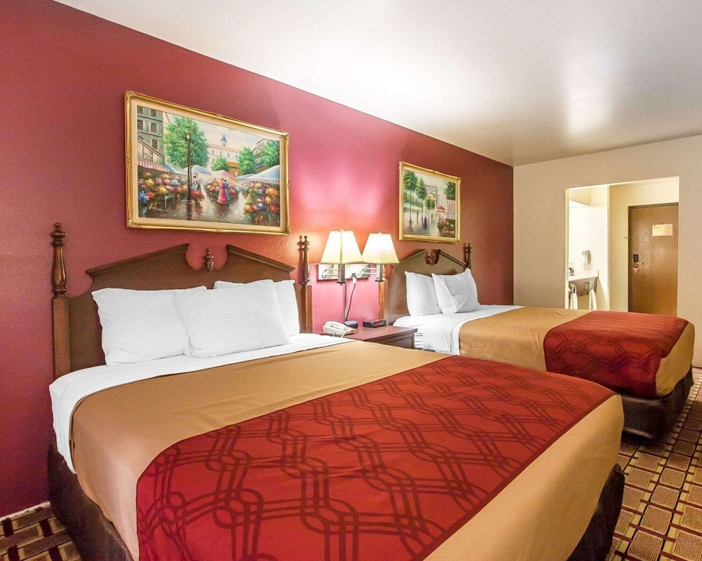 Standard Room, 2 Queen Beds, Non Smoking - Photo 5