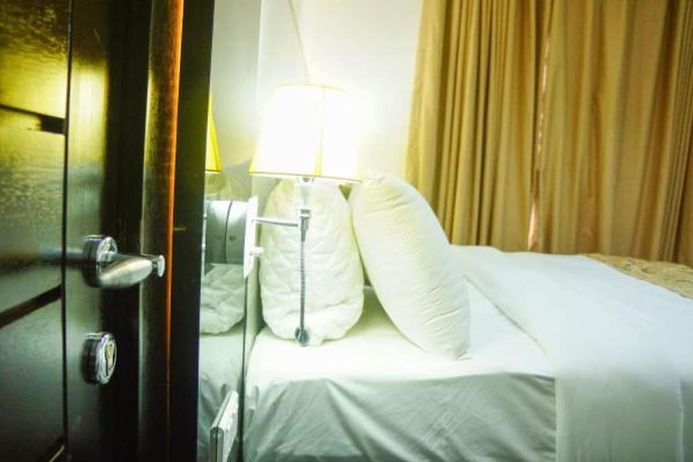 Deluxe Room - Photo 26