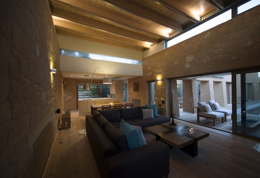 Luxury 2 Villas, Complex photo 3
