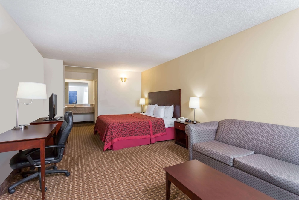 Deluxe Room, 1 King Bed, Non Smoking - Photo 2