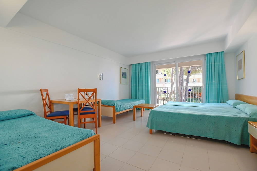 Family Room, Balcony (2 Adults + 2 Children)