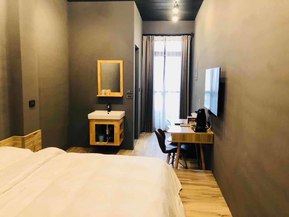 Honeymoon Double Room, 1 Queen Bed photo 2