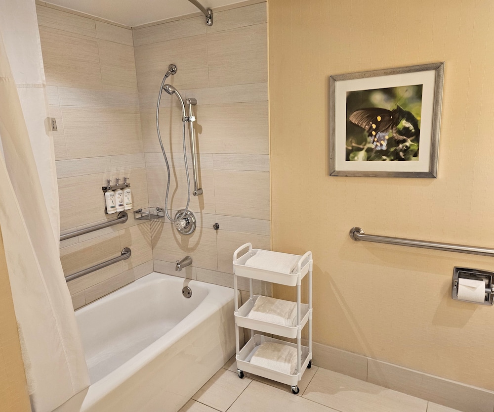 Room, 1 Double Bed with Sofa bed, Accessible (Mobility Tub) - Photo 1